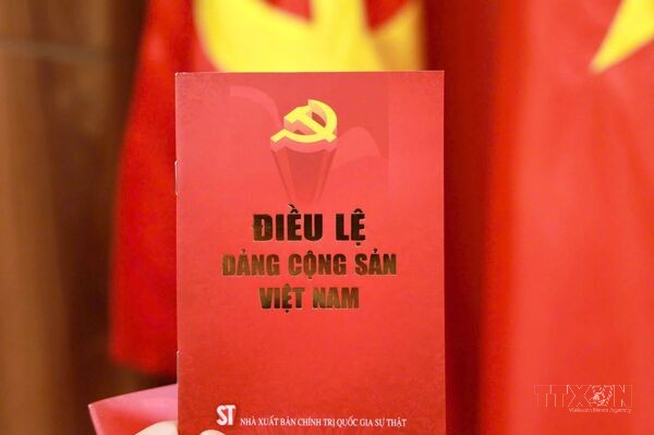 <b>Xây dựng điều lệ đảng khoa học, chặt chẽ, ngắn gọn, dễ thực hiện và có sức sống lâu dài</b>
