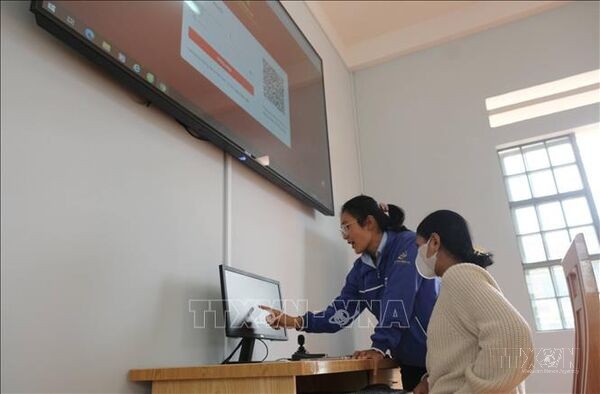 Sắp xếp thôn, tổ dân phố: Chuyển đổi số giúp bù đắp sự thiếu hụt về nhân lực