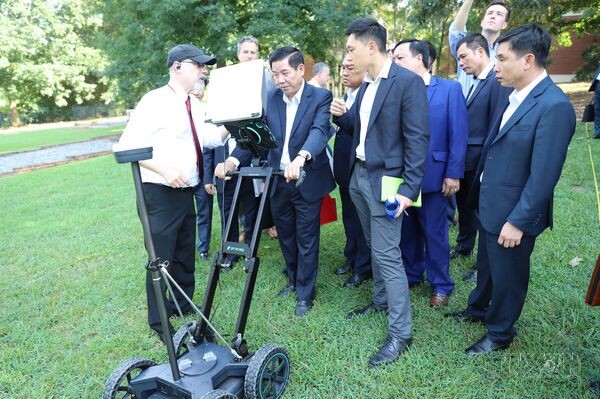 Vietnam, US strengthen cooperation in identifying fallen soldiers' remains