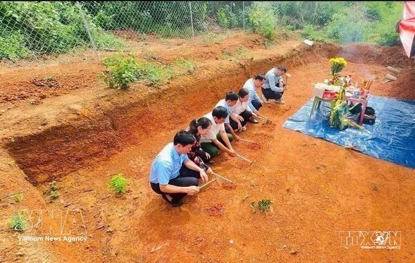 Numerous artefacts unearthed from ancient tomb in Nghe An