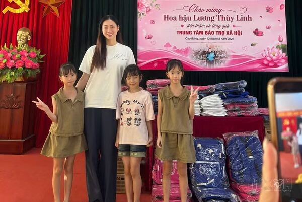 Hoa hậu Lương Thùy Linh hỗ trợ trẻ em khó khăn tại quê hương Cao Bằng