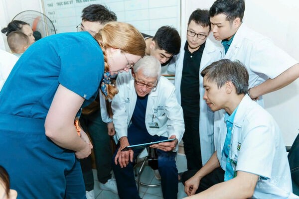 Vietnam-US medical partnership brings advanced orthopaedic techniques to grassroots healthcare