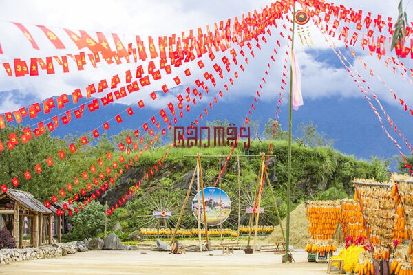Immerse in vibrant colours on the Roof of Indochina this autumn