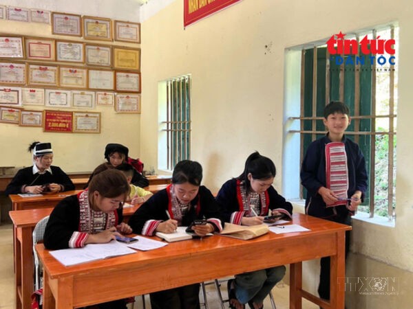 'Lớp học trên mây' gieo tri thức nơi vùng núi cao