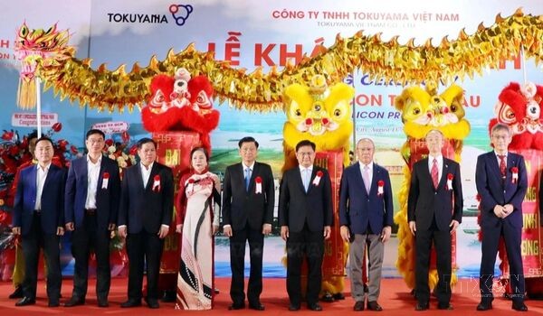 Japanese firm to produce key chip material in Vietnam, Malaysia