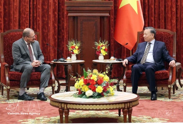 Vietnam welcomes US tech companies' long-term operations: Top leader