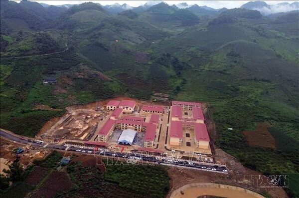 Niềm vui của học sinh vùng biên được học tập tại những ngôi trường mới