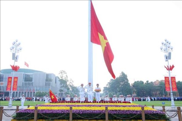 Tổ quốc, ta yêu Người mãi mãi!