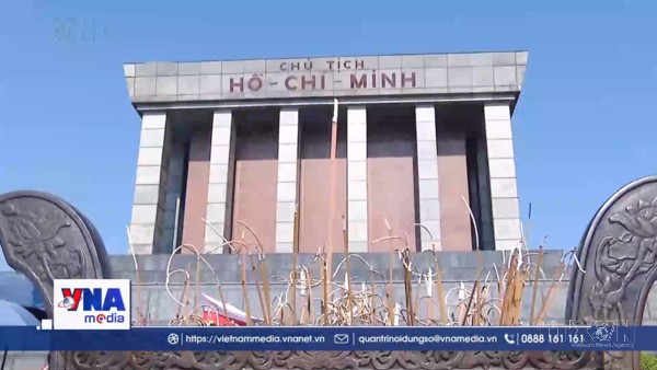 Tổng Bí thư, Chủ tịch nước Tô Lâm dâng hương tưởng nhớ Chủ tịch Hồ Chí Minh tại Hà Nội