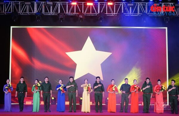 ‘Hà Nội - Mùa thu độc lập’ ngân vang giữa lòng Thủ đô