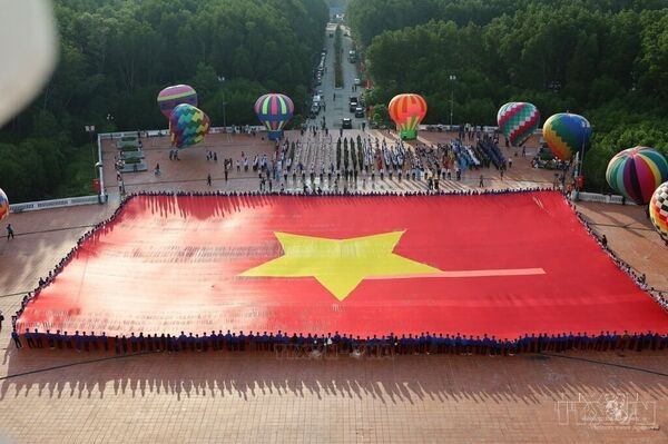 Special flag-raising ceremony at Ca Mau Cape