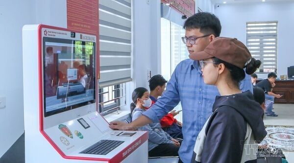 Ninh Binh brings smart public administration kiosks closer to residents