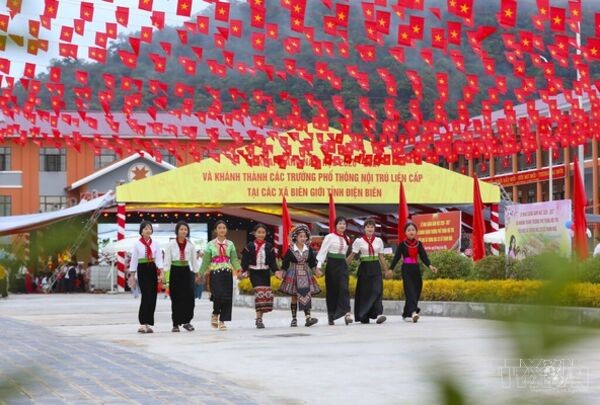 Inauguration of numerous inter-level boarding schools on opening day of new academic year