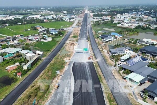 Mô hình phát triển cho kỷ nguyên mới - Bài 2: Đổi mới không thể đi bằng “đường cũ”