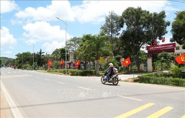 Những “công bộc xã” bền bỉ đưa thủ tục hành chính về thôn