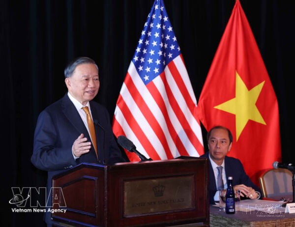 Top leader meets Vietnamese experts and intellectuals in US