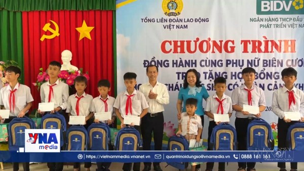 Trao quà tiếp sức học sinh vùng biên Tây Ninh