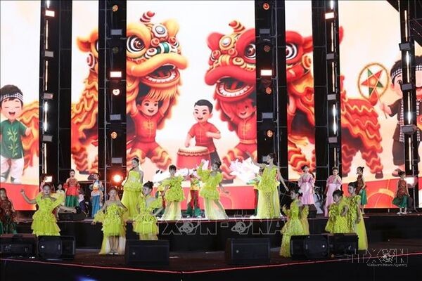 Vui Tết Trung thu cùng trẻ em nơi biên cương