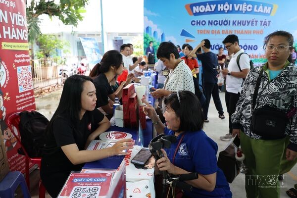 Trao cơ hội việc làm, giúp người khuyết tật khẳng định bản thân
