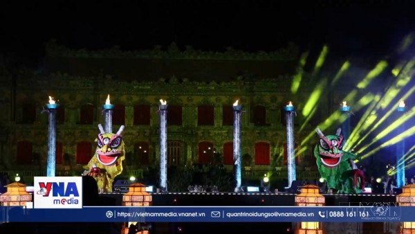 Trung thu Hoàng cung - Nơi tuổi thơ chạm vào di sản Huế