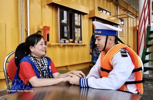 Family reunions lift spirits among soldiers on offshore platform