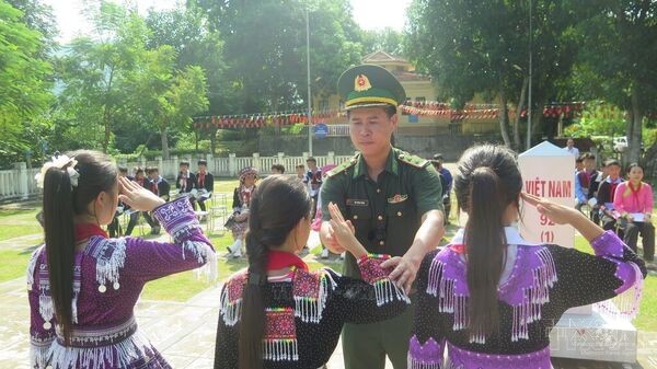 Fostering love for fatherland through “Border Lesson” in A Mu Sung (Lao Cai)