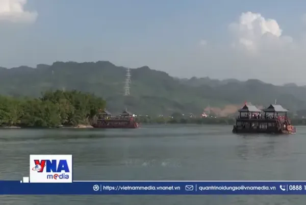 Chuyên gia UNESCO ấn tượng trước vẻ đẹp của Tràng An, Tam Chúc