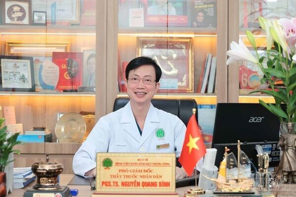 People's Doctor Nguyen Quang Binh devotes himself to patient care