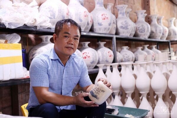 Meritorious Artisan Dao Viet Binh - Reviving spirit of Kim Lan pottery