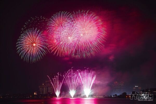 Fireworks light up Hanoi's sky for Capital Liberation Day