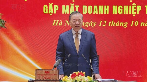 Top leader pledges support for firms, presses tech self-reliance