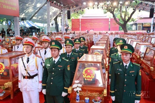 Thành kính truy điệu 731 liệt sĩ tại Công viên Lê Thị Riêng