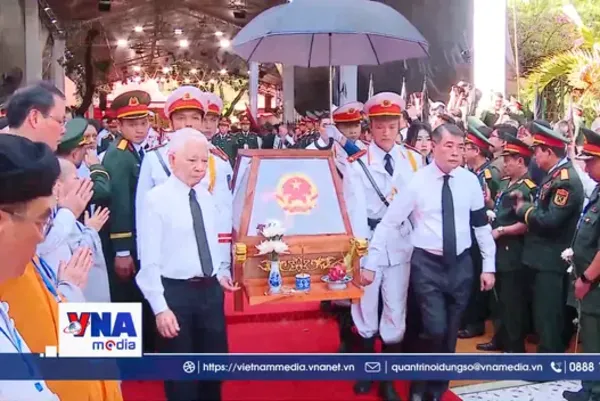 Thủ tướng dự Lễ viếng, truy điệu và an táng 731 hài cốt liệt sĩ tại Công viên Lê Thị Riêng