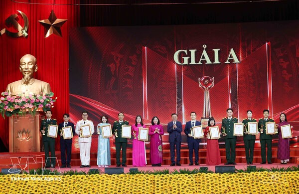 Awards ceremony convened for sixth Party ideology writing contest