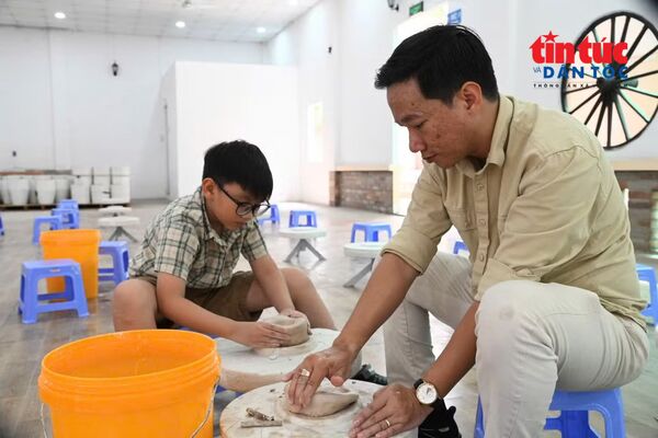 Du lịch trải nghiệm góp phần giữ lửa làng nghề gốm truyền thống