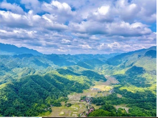 Đồng bào vùng cao khai thác giá trị văn hóa độc đáo để xóa đói nghèo