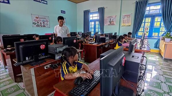 Đưa tri thức số lên đỉnh Ngọc Linh