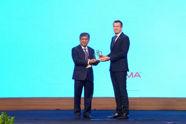 Vietnam receives 2026 Government Leadership Award