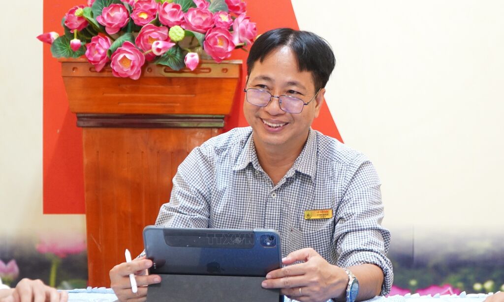 Thầy Lê Văn Sơn - “Người gieo mầm xanh” ở Đồng Tháp