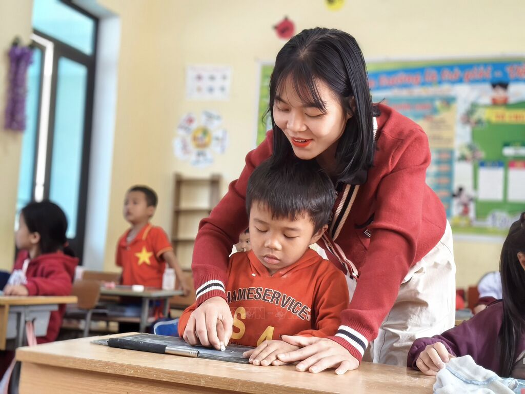 Hành trình mang con chữ đến với trẻ em dân tộc Chứt ở Hà Tĩnh