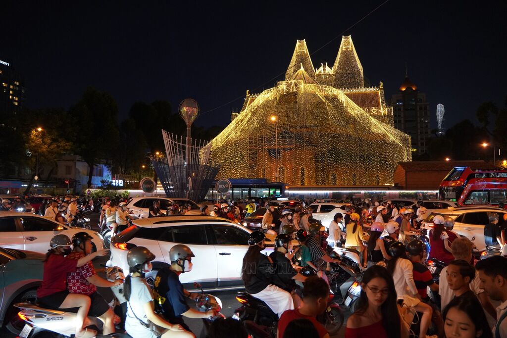 Rộn ràng không khí Giáng sinh 2025 tại TP. Hồ Chí Minh