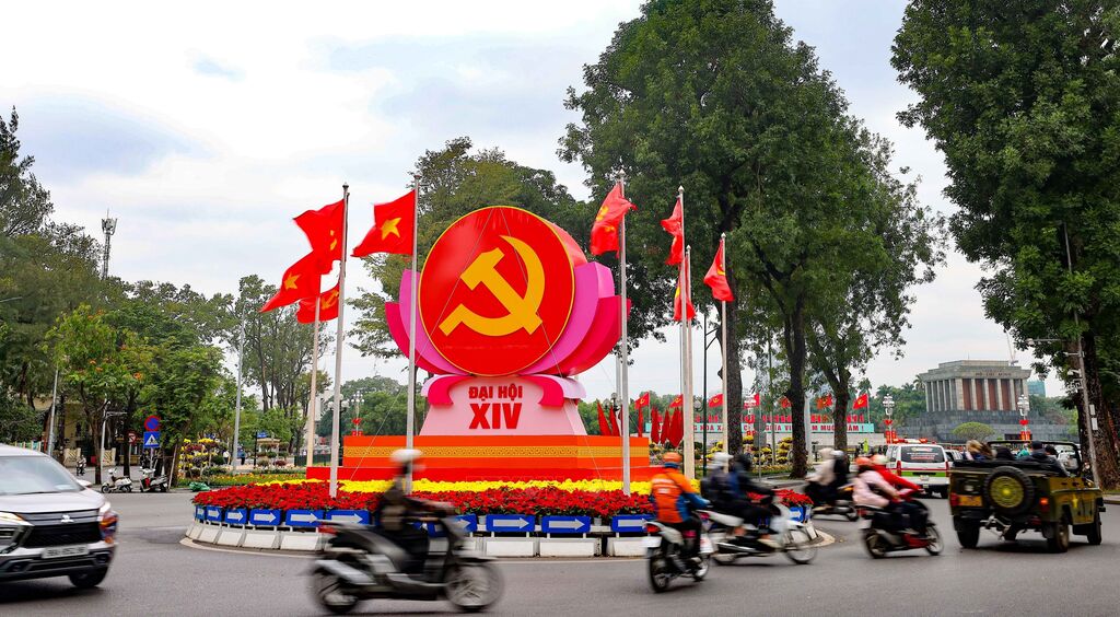 Hanoi adorned with flags and flowers to welcome 14th National Party Congress