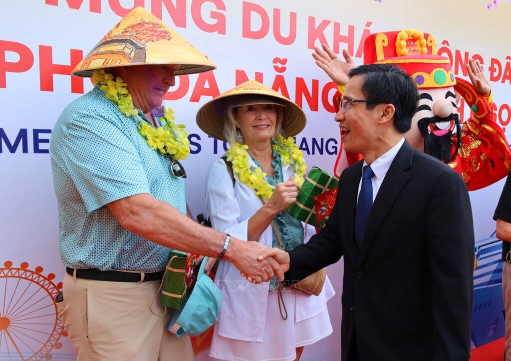 Da Nang welcomes cruise tourists in first days of Lunar New Year