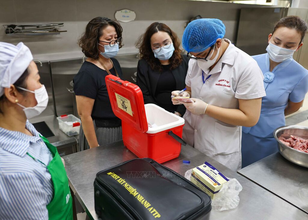 Phường Cửa Nam (Hà Nội) tăng cường kiểm soát bếp ăn bán trú