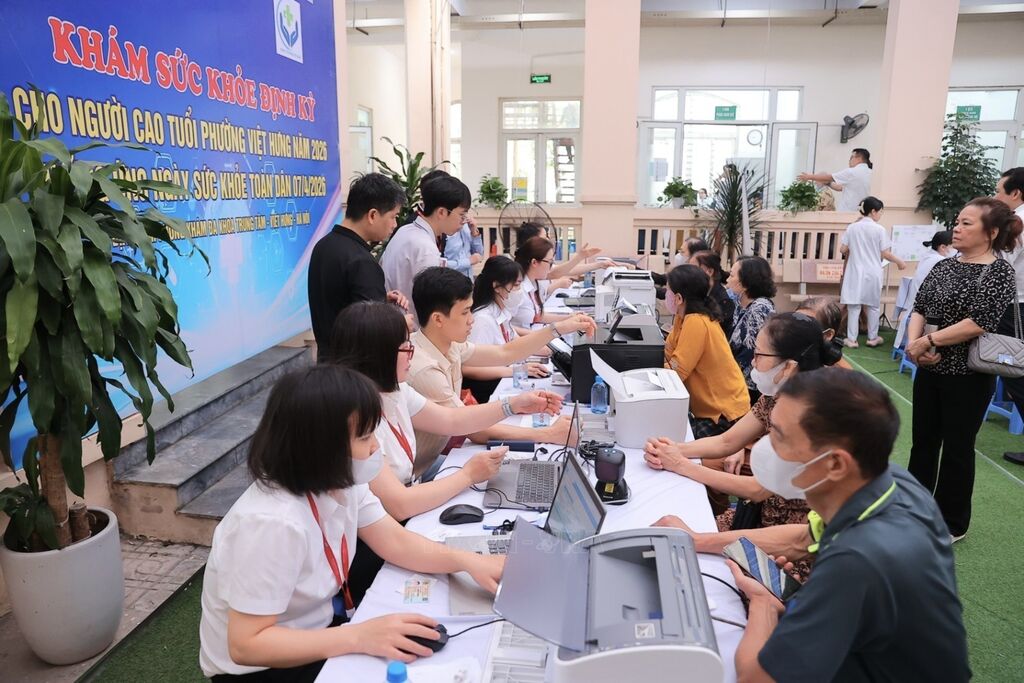 Hà Nội triển khai khám sức khỏe miễn phí cho hàng nghìn người cao tuổi