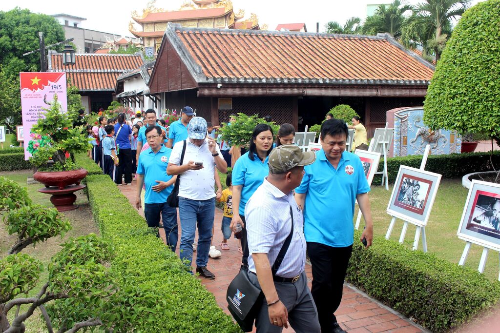 Dòng người tìm về “địa chỉ đỏ” Dục Thanh để tưởng nhớ Chủ tịch Hồ Chí Minh