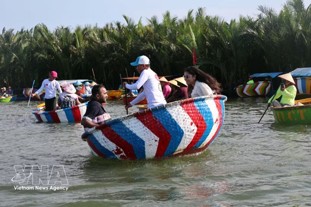 Cam Thanh coconut village charms visitors with basket boat experience