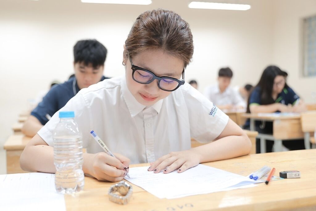 Thsi sinh cả nước bước vào môn thi đầu tiên của Kỳ thi Tốt nghiệp Trung học phổ thông năm 2026