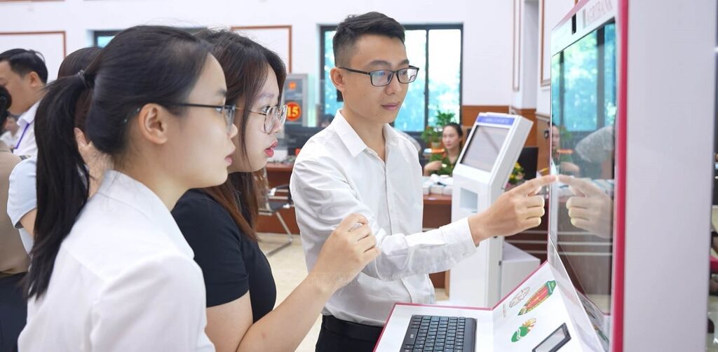 Ninh Bình đột phá cải cách hành chính từ Trạm dịch vụ công số