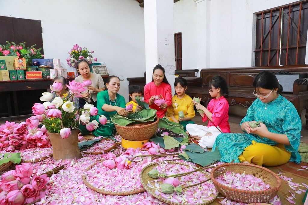 Công nhận Nghề truyền thống ướp trà sen ở Hà Nội
